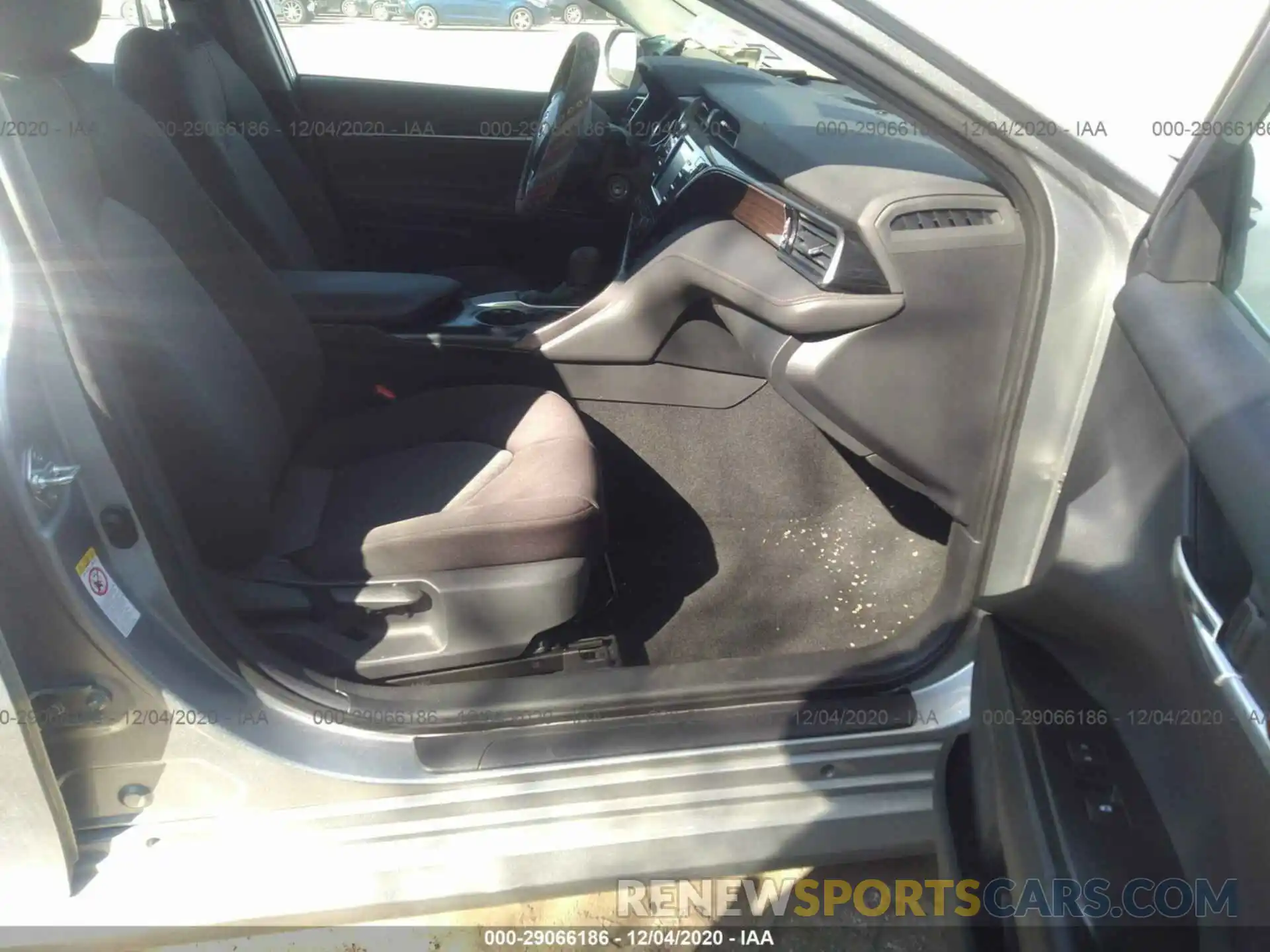 5 Photograph of a damaged car 4T1B11HK0KU694925 TOYOTA CAMRY 2019