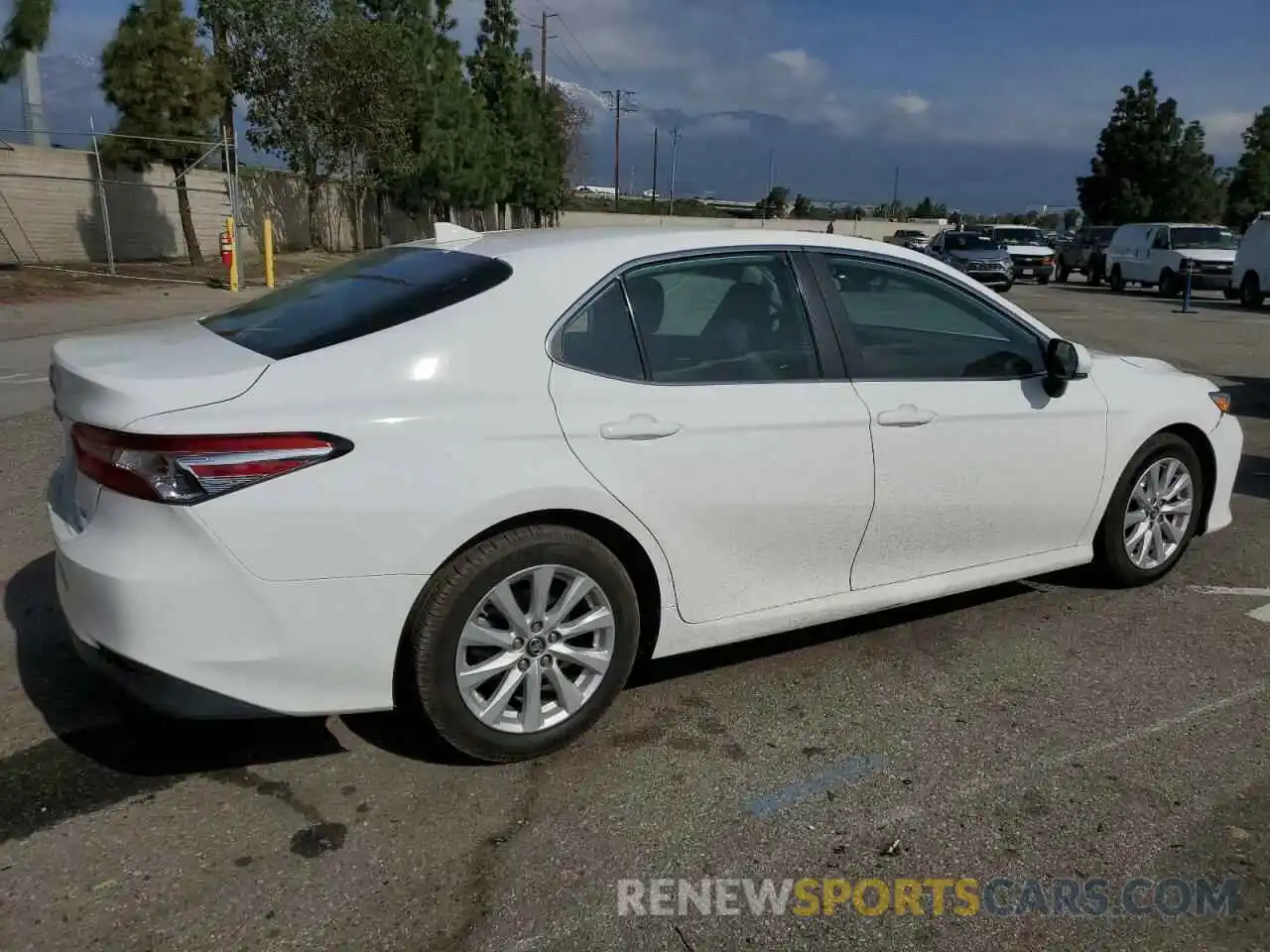 3 Photograph of a damaged car 4T1B11HK0KU695931 TOYOTA CAMRY 2019