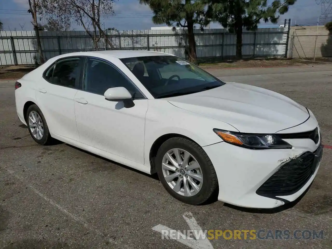 4 Photograph of a damaged car 4T1B11HK0KU695931 TOYOTA CAMRY 2019