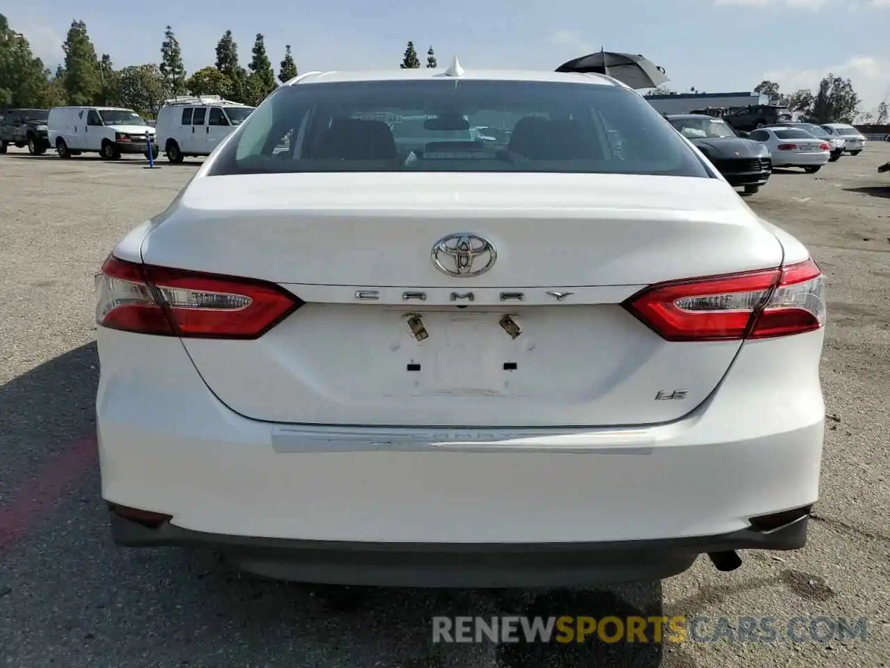 6 Photograph of a damaged car 4T1B11HK0KU695931 TOYOTA CAMRY 2019