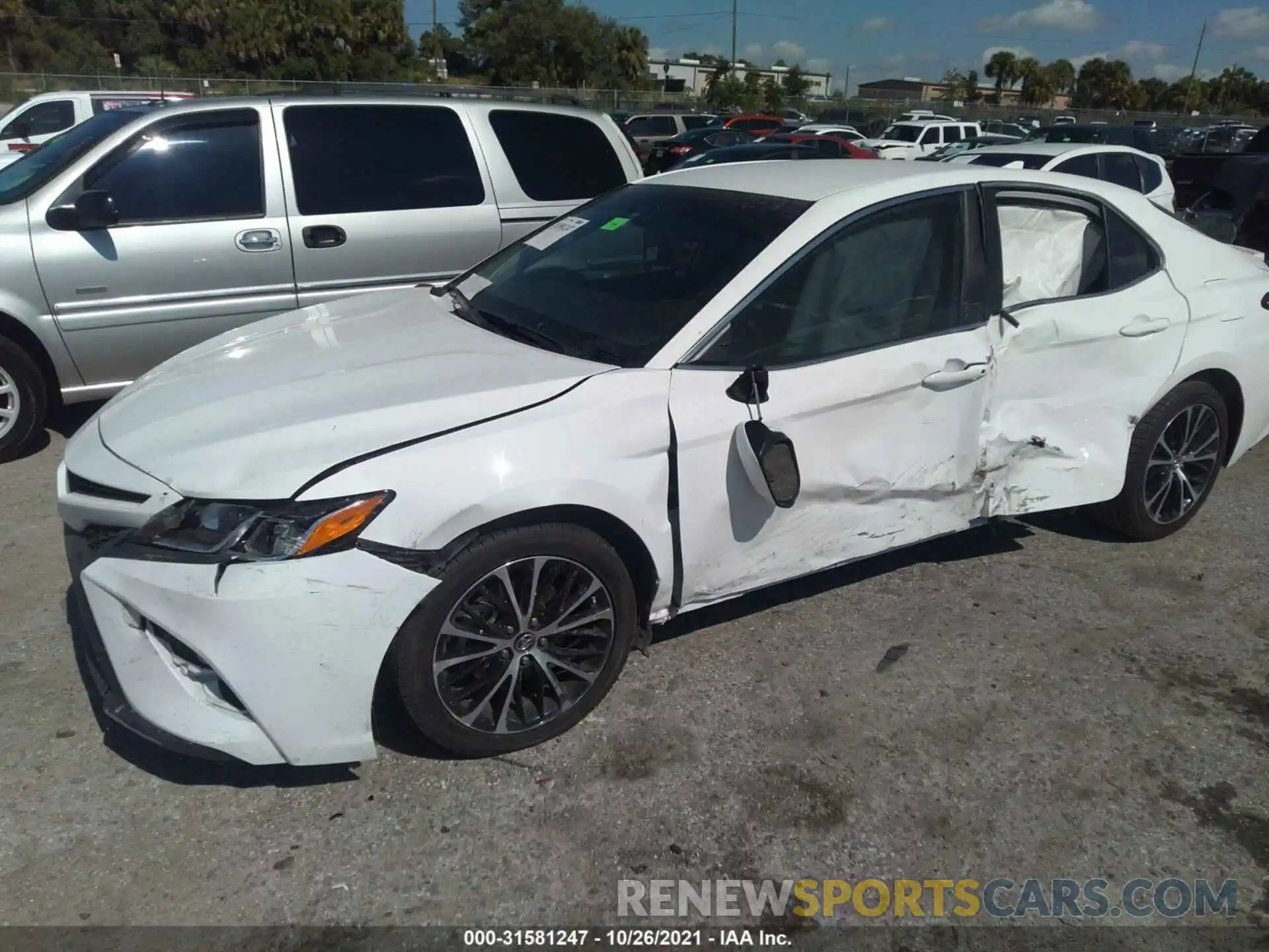 6 Photograph of a damaged car 4T1B11HK0KU697582 TOYOTA CAMRY 2019