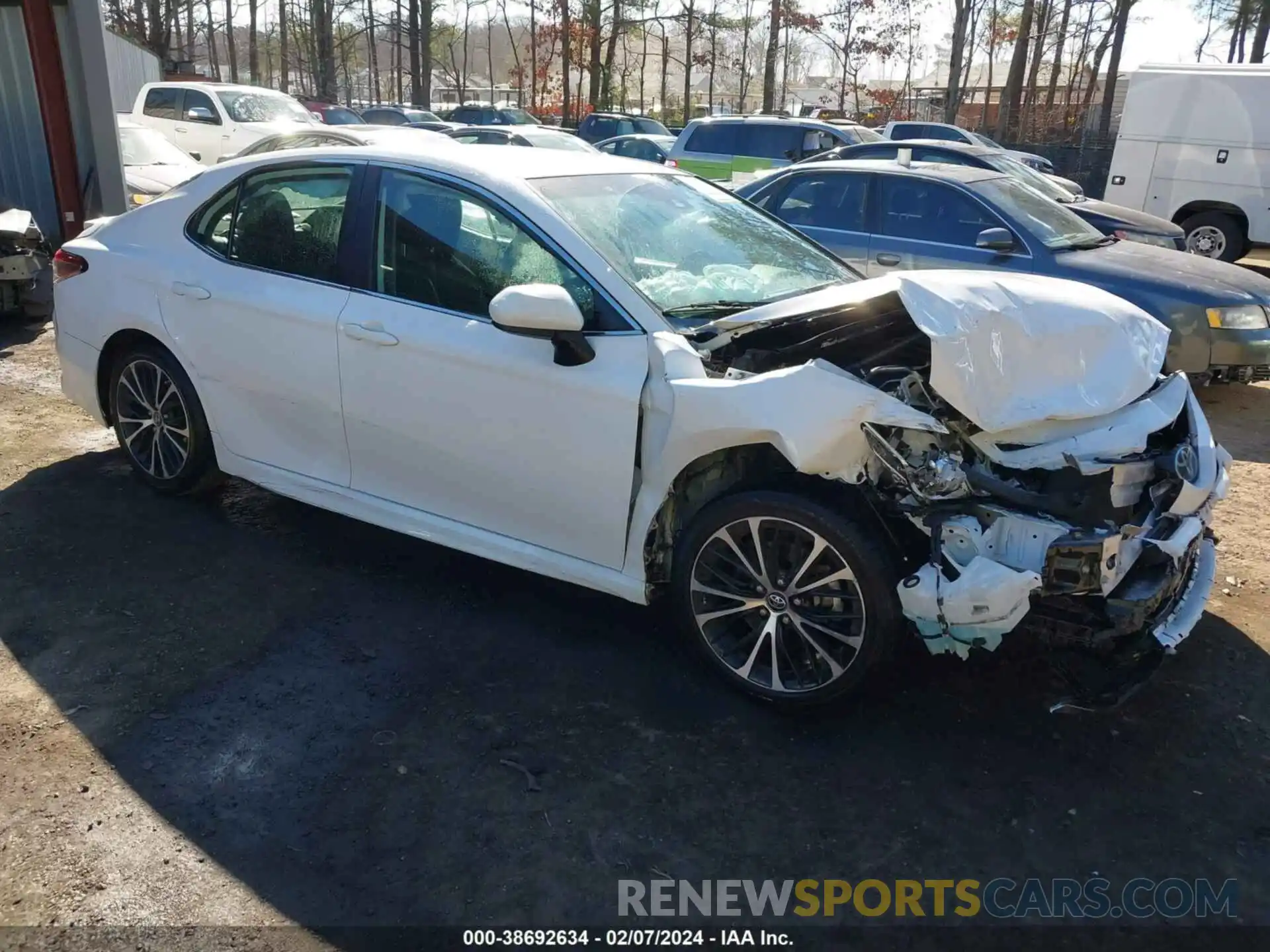 1 Photograph of a damaged car 4T1B11HK0KU698053 TOYOTA CAMRY 2019