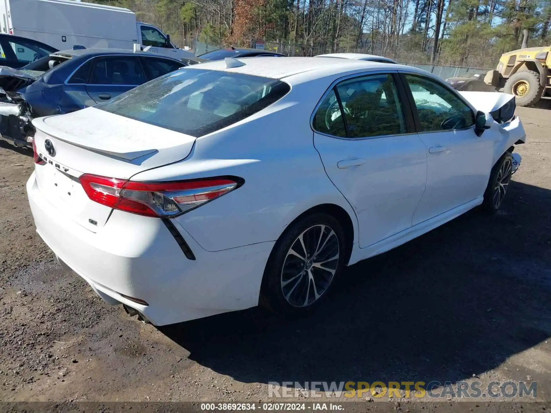 4 Photograph of a damaged car 4T1B11HK0KU698053 TOYOTA CAMRY 2019