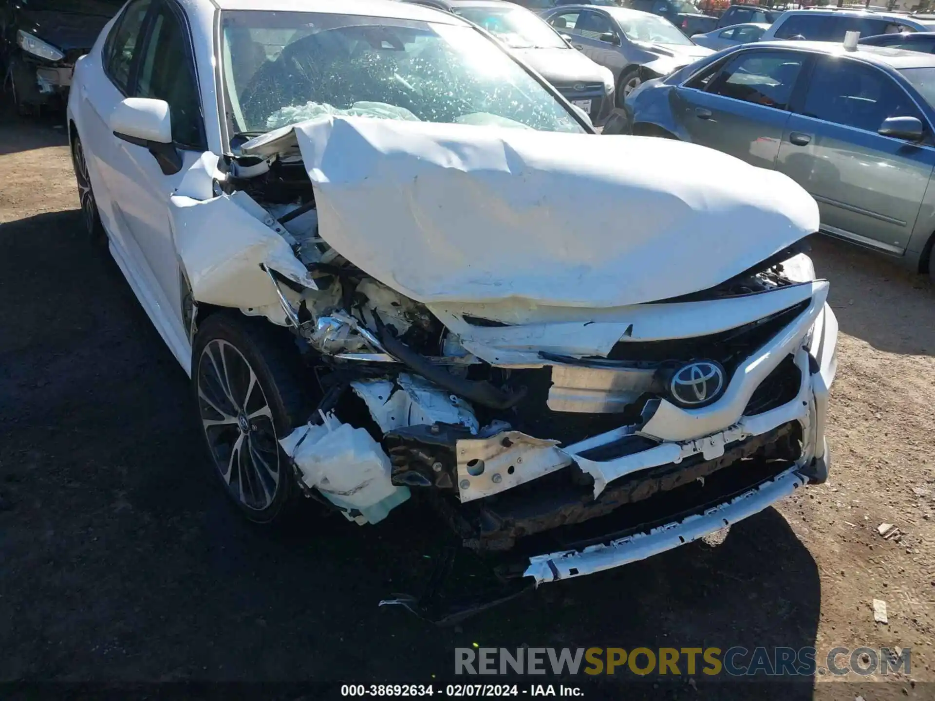 6 Photograph of a damaged car 4T1B11HK0KU698053 TOYOTA CAMRY 2019