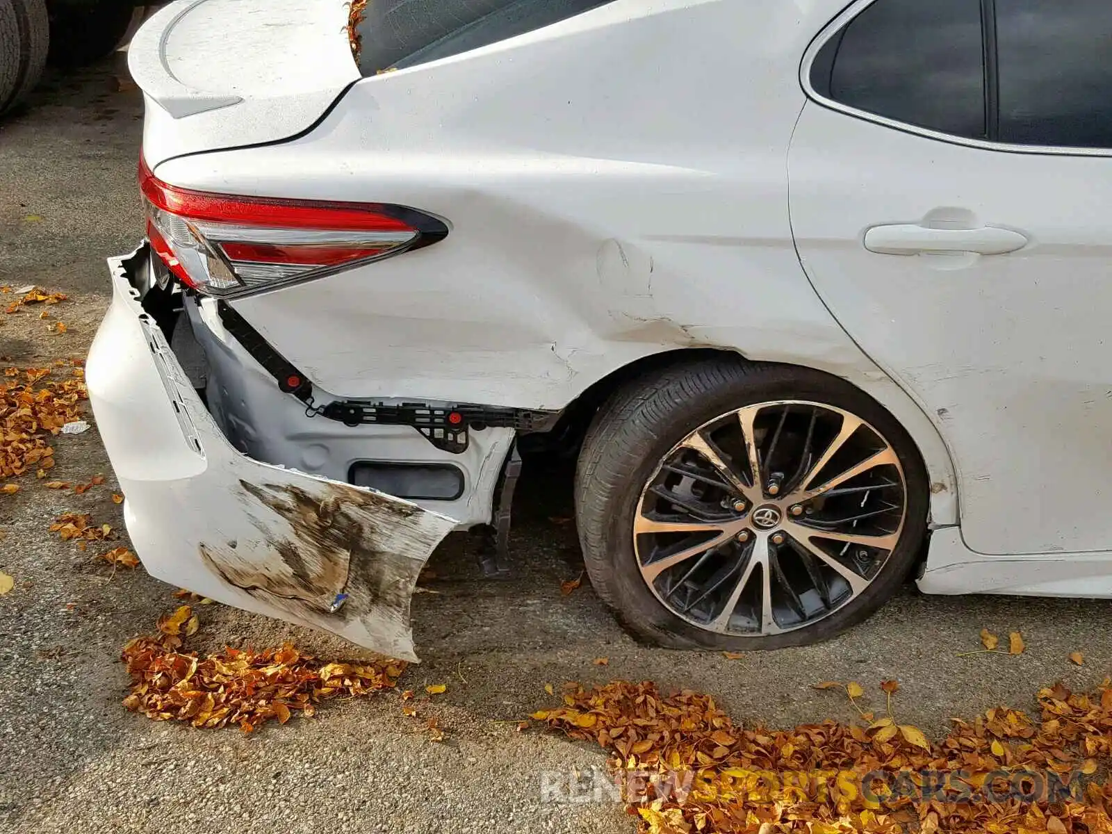 9 Photograph of a damaged car 4T1B11HK0KU700402 TOYOTA CAMRY 2019
