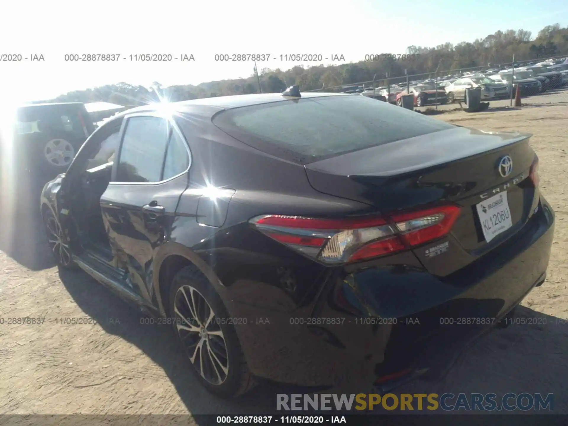 3 Photograph of a damaged car 4T1B11HK0KU701842 TOYOTA CAMRY 2019