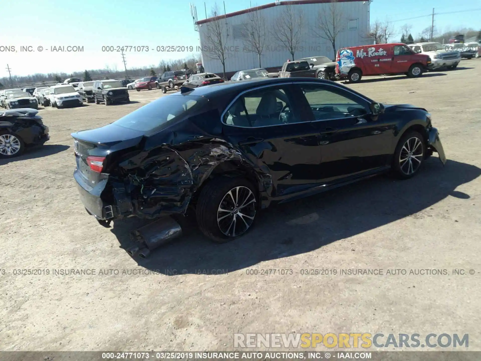 4 Photograph of a damaged car 4T1B11HK0KU702070 TOYOTA CAMRY 2019