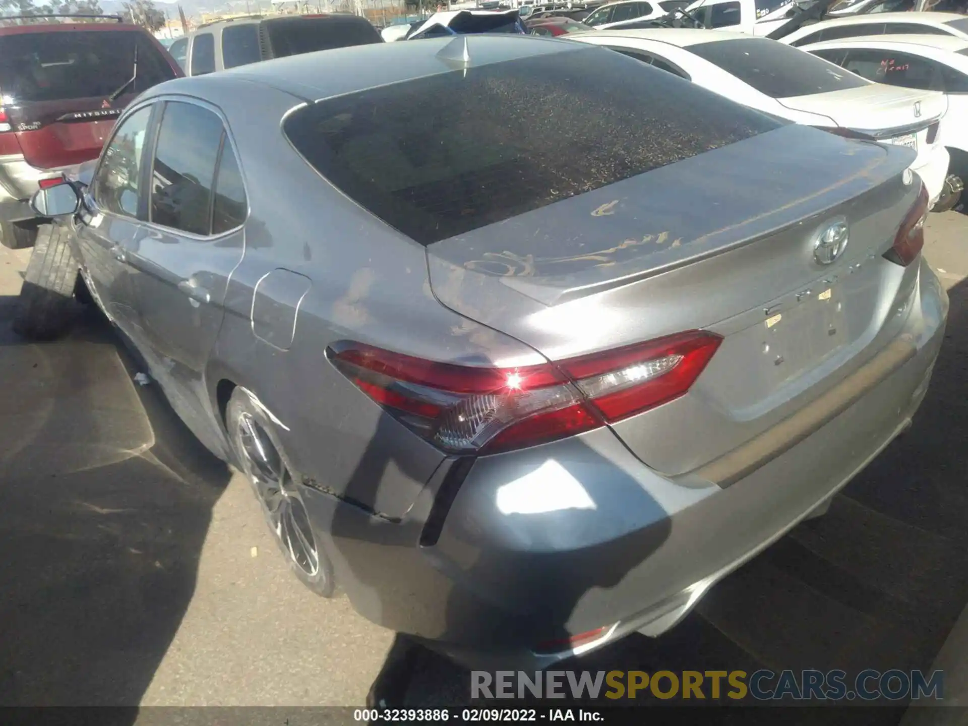 3 Photograph of a damaged car 4T1B11HK0KU704059 TOYOTA CAMRY 2019