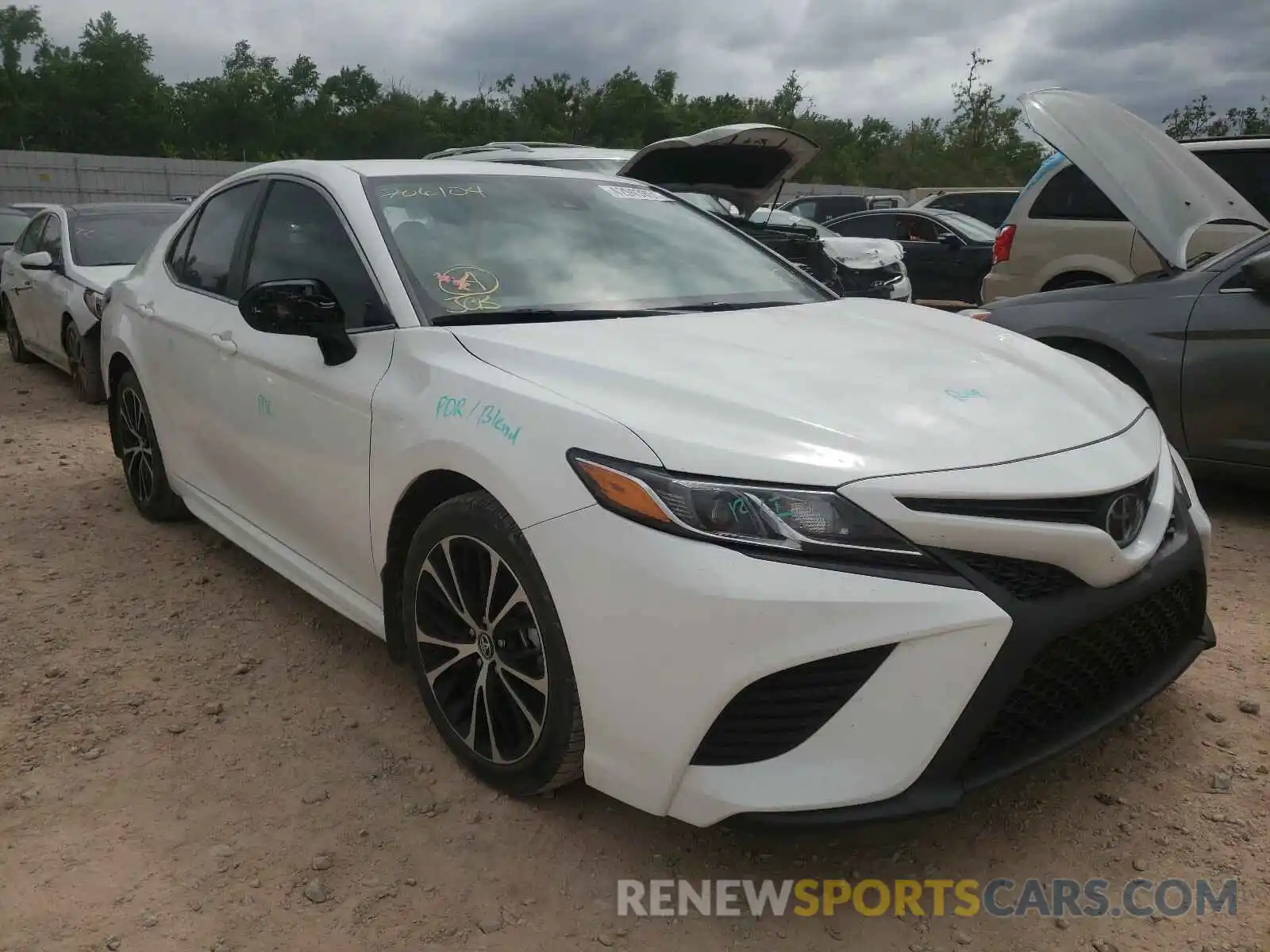 1 Photograph of a damaged car 4T1B11HK0KU706104 TOYOTA CAMRY 2019