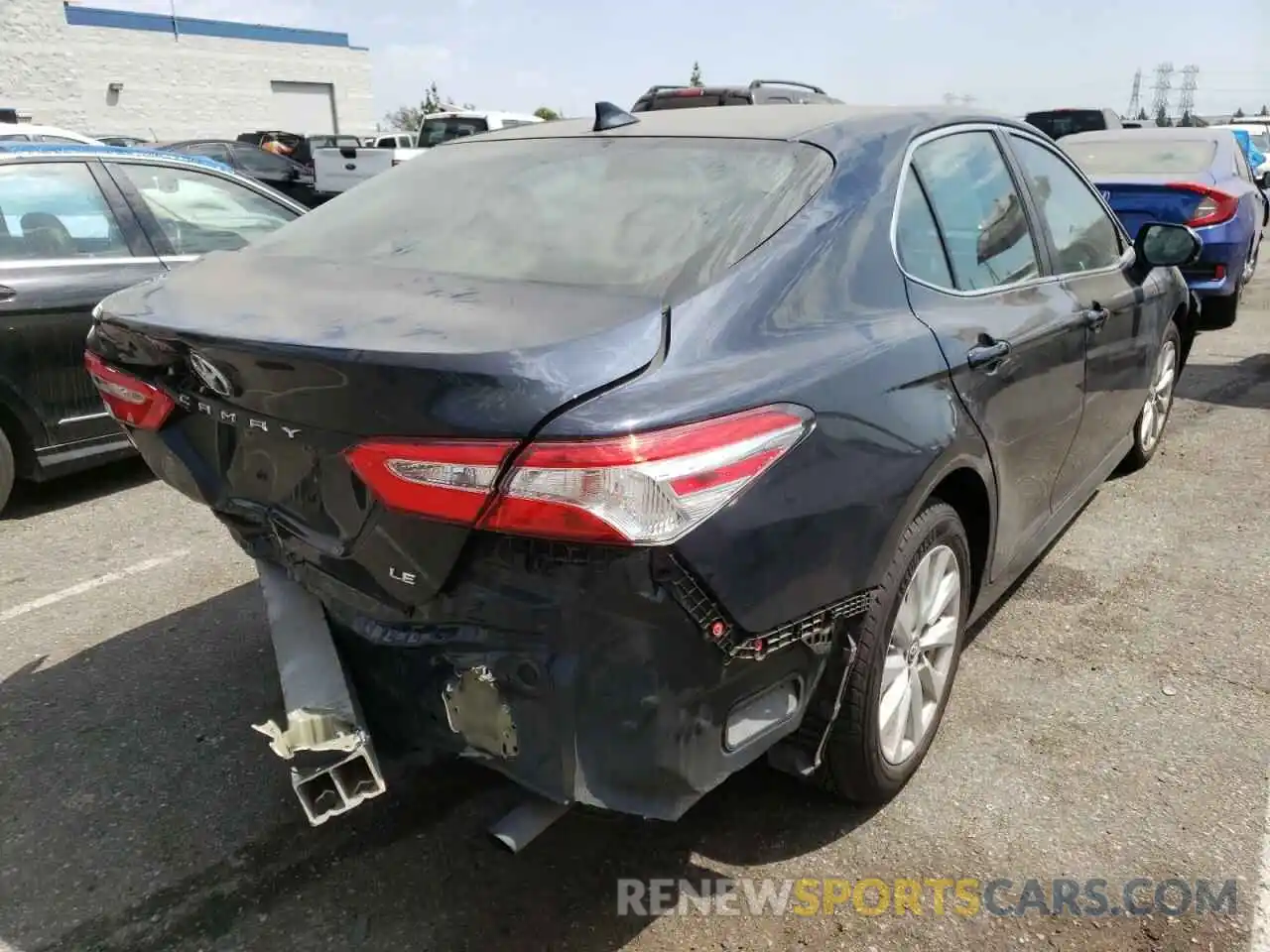 4 Фотография поврежденного автомобиля 4T1B11HK0KU708645 TOYOTA CAMRY 2019