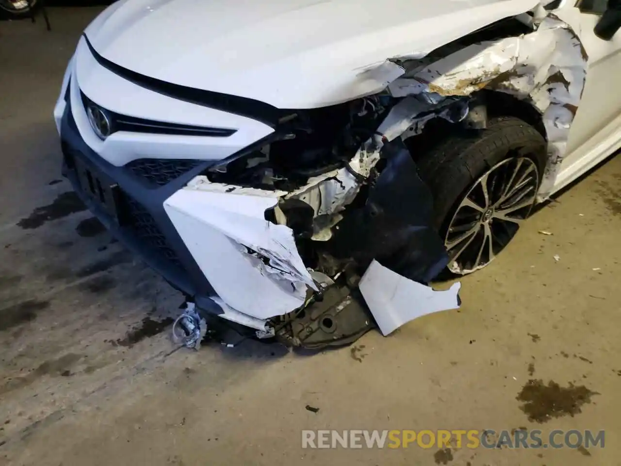 9 Photograph of a damaged car 4T1B11HK0KU711819 TOYOTA CAMRY 2019