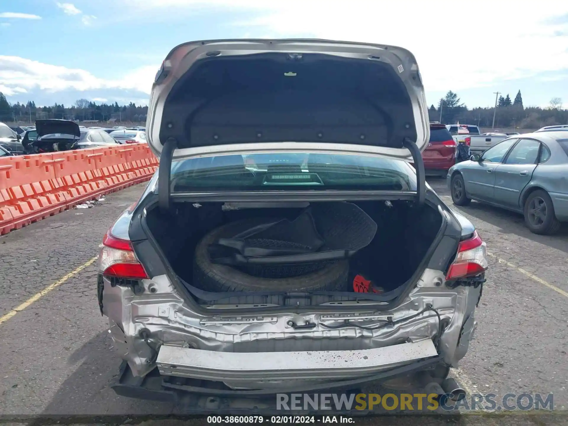 16 Photograph of a damaged car 4T1B11HK0KU712338 TOYOTA CAMRY 2019