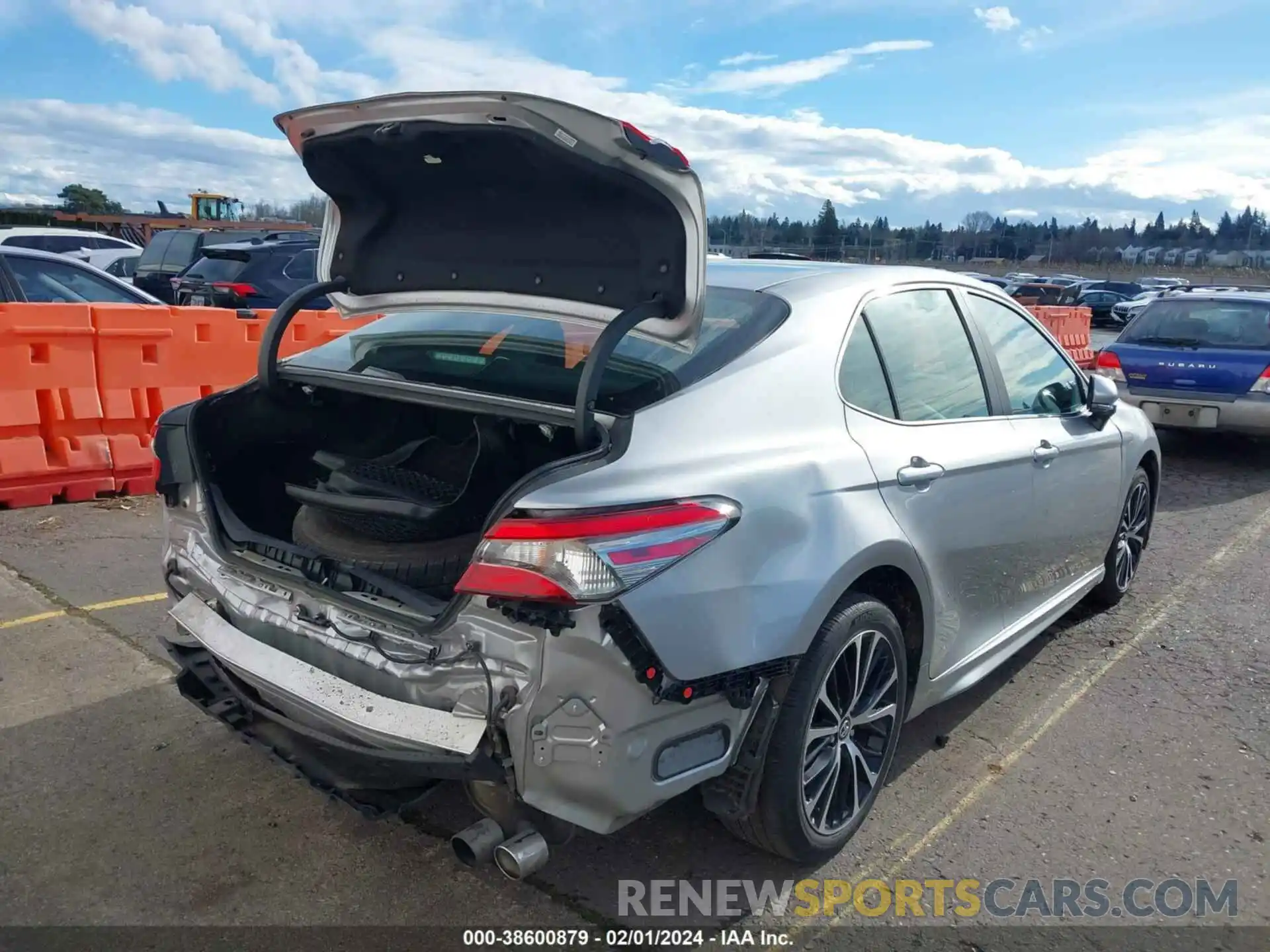 4 Photograph of a damaged car 4T1B11HK0KU712338 TOYOTA CAMRY 2019