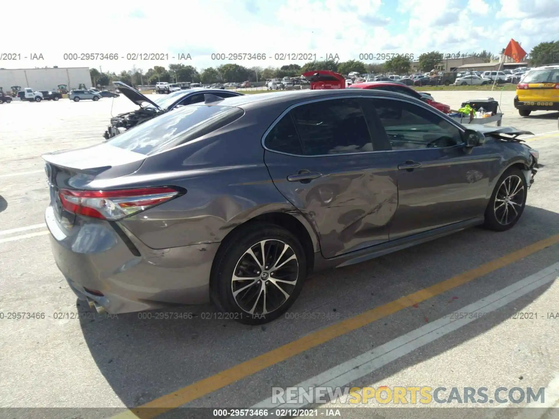 4 Photograph of a damaged car 4T1B11HK0KU713960 TOYOTA CAMRY 2019