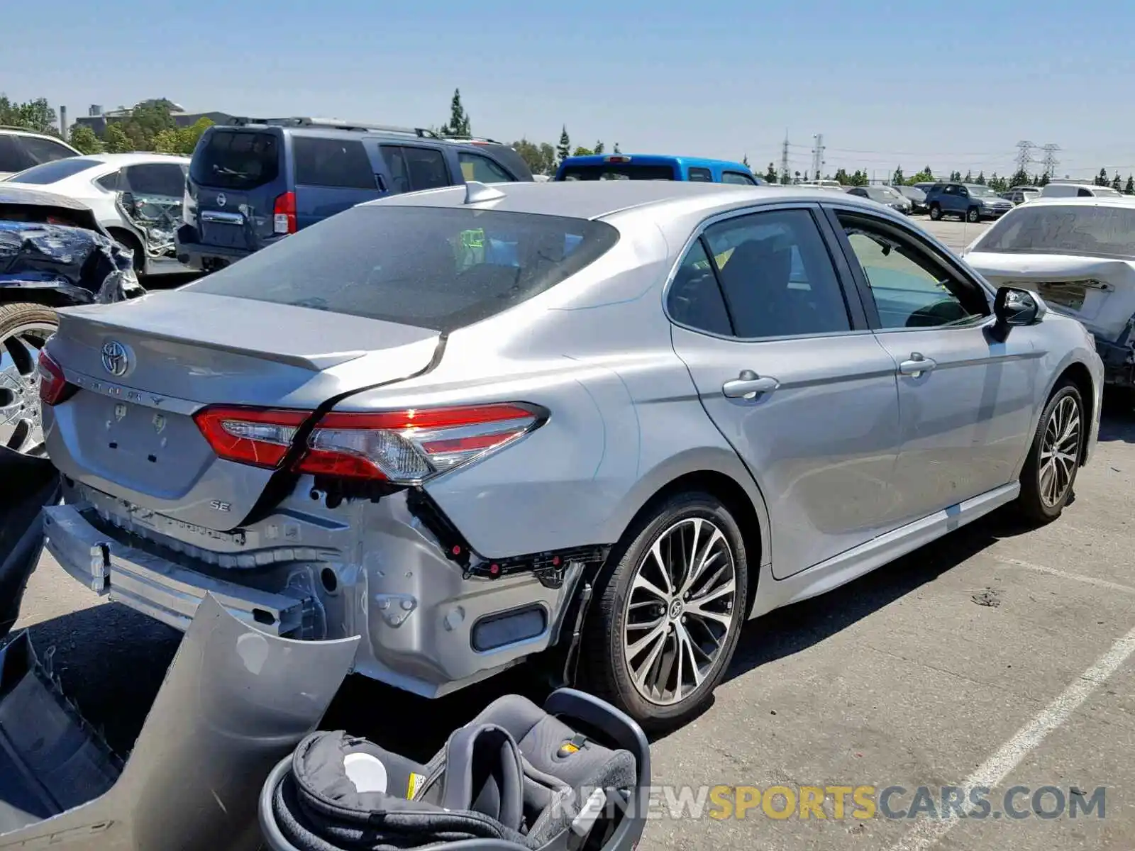 4 Photograph of a damaged car 4T1B11HK0KU715336 TOYOTA CAMRY 2019