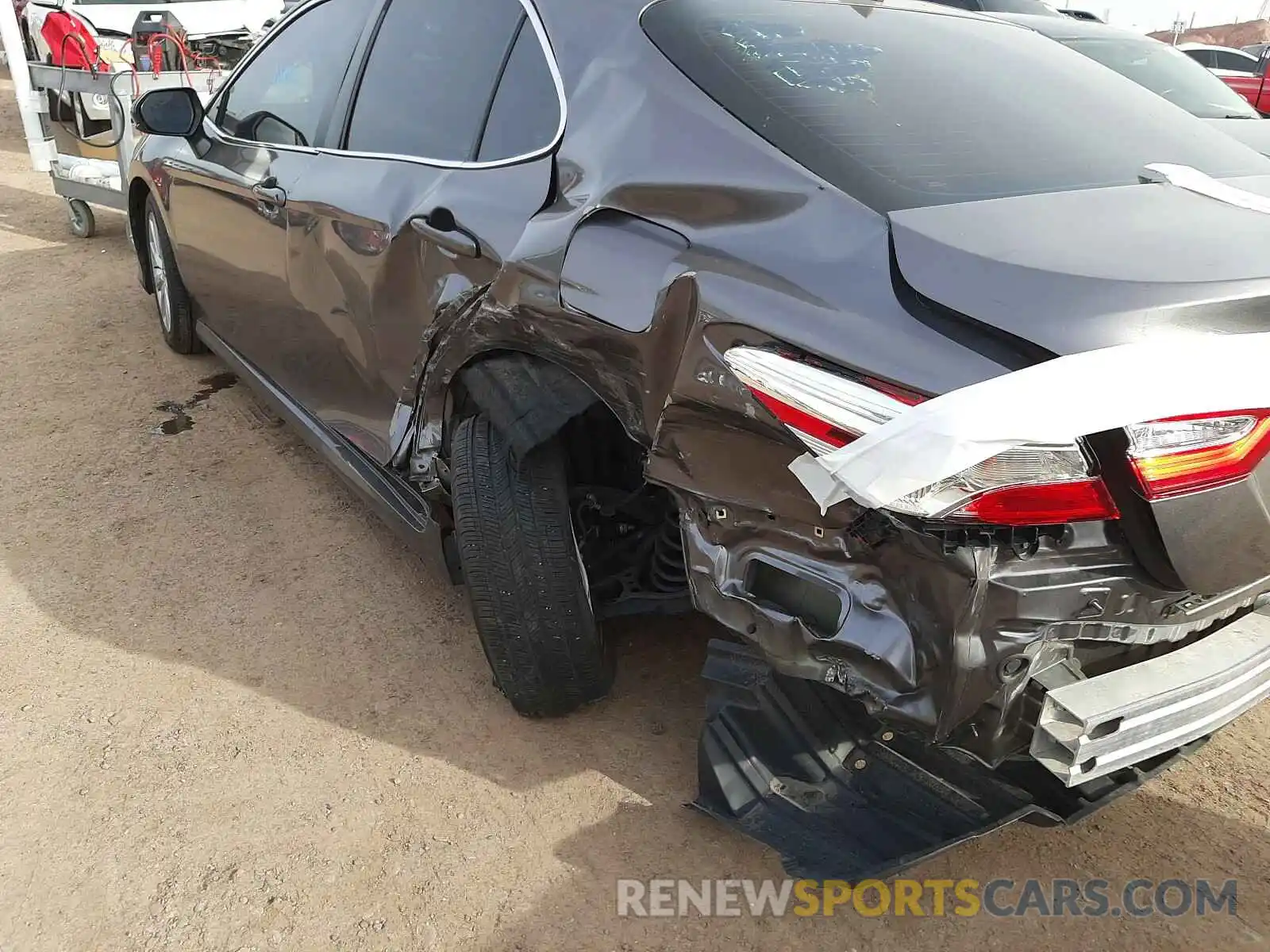 10 Photograph of a damaged car 4T1B11HK0KU715742 TOYOTA CAMRY 2019