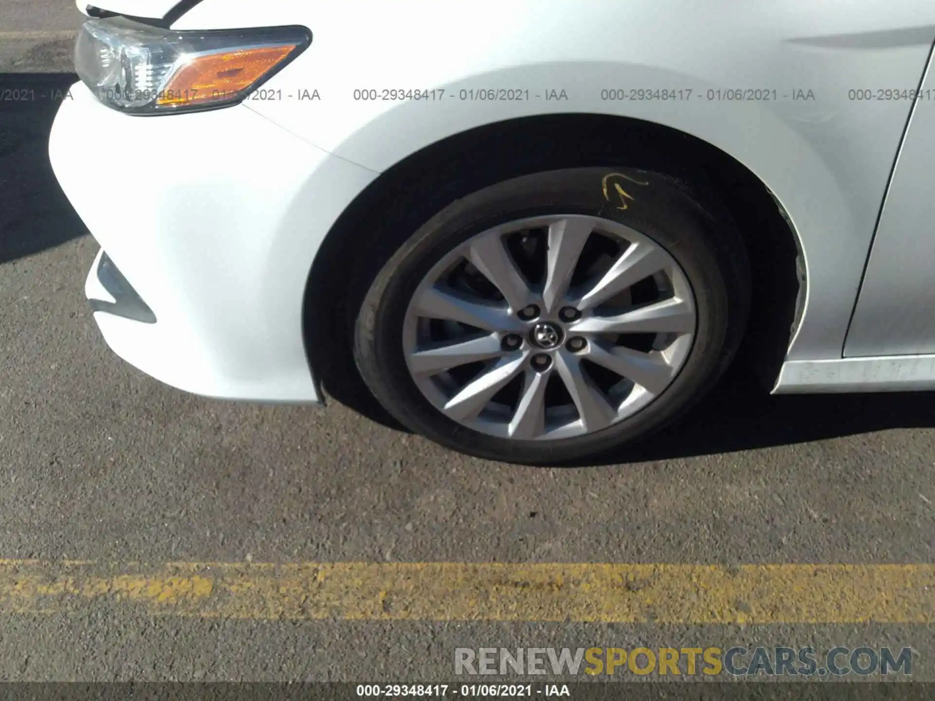 13 Photograph of a damaged car 4T1B11HK0KU718625 TOYOTA CAMRY 2019