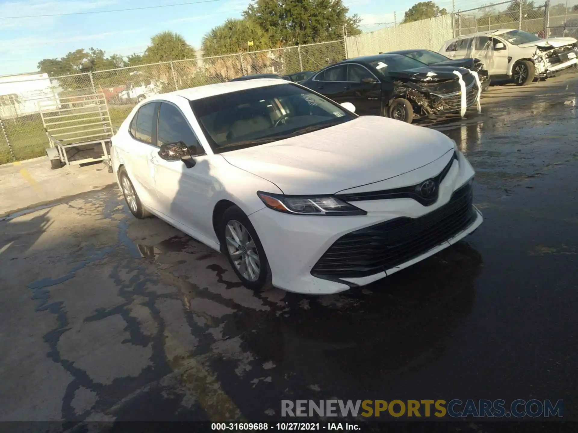 1 Photograph of a damaged car 4T1B11HK0KU718849 TOYOTA CAMRY 2019