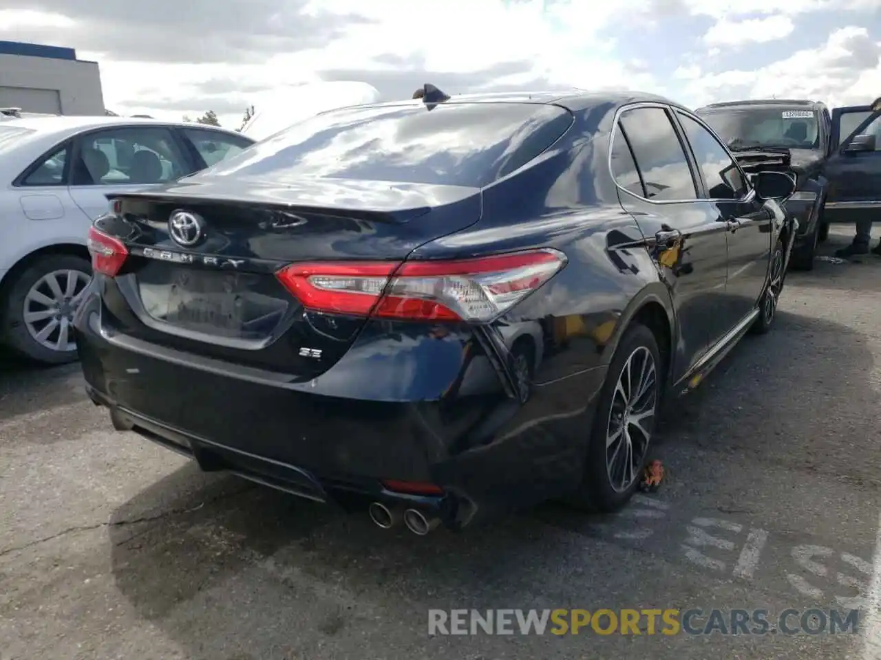 4 Photograph of a damaged car 4T1B11HK0KU719421 TOYOTA CAMRY 2019