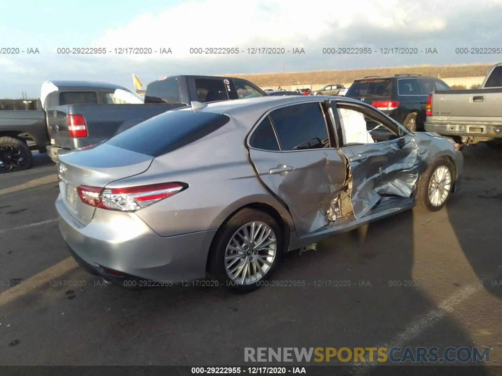 4 Фотография поврежденного автомобиля 4T1B11HK0KU721427 TOYOTA CAMRY 2019