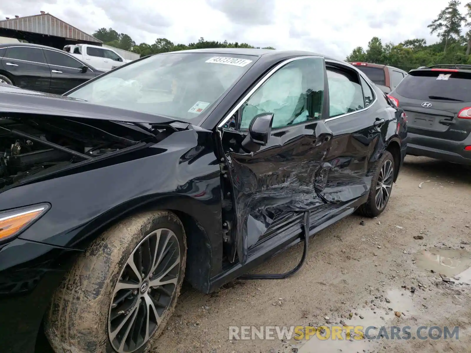 10 Photograph of a damaged car 4T1B11HK0KU722044 TOYOTA CAMRY 2019