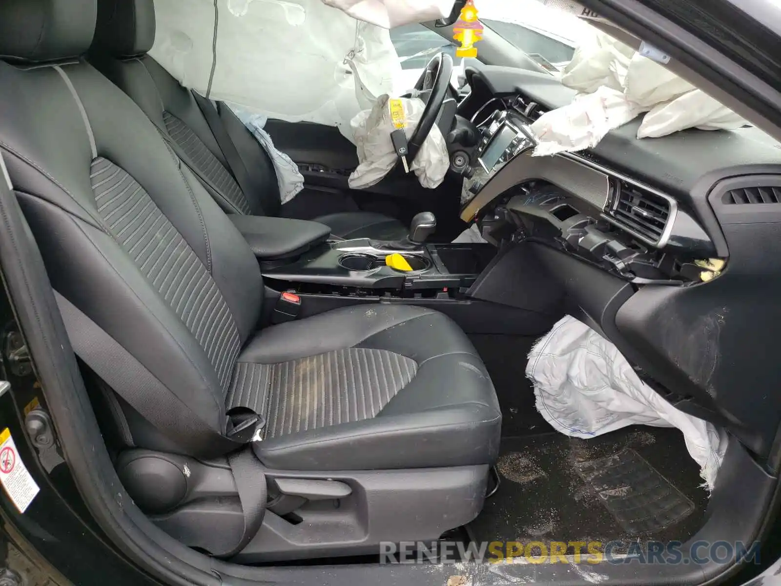 5 Photograph of a damaged car 4T1B11HK0KU722044 TOYOTA CAMRY 2019