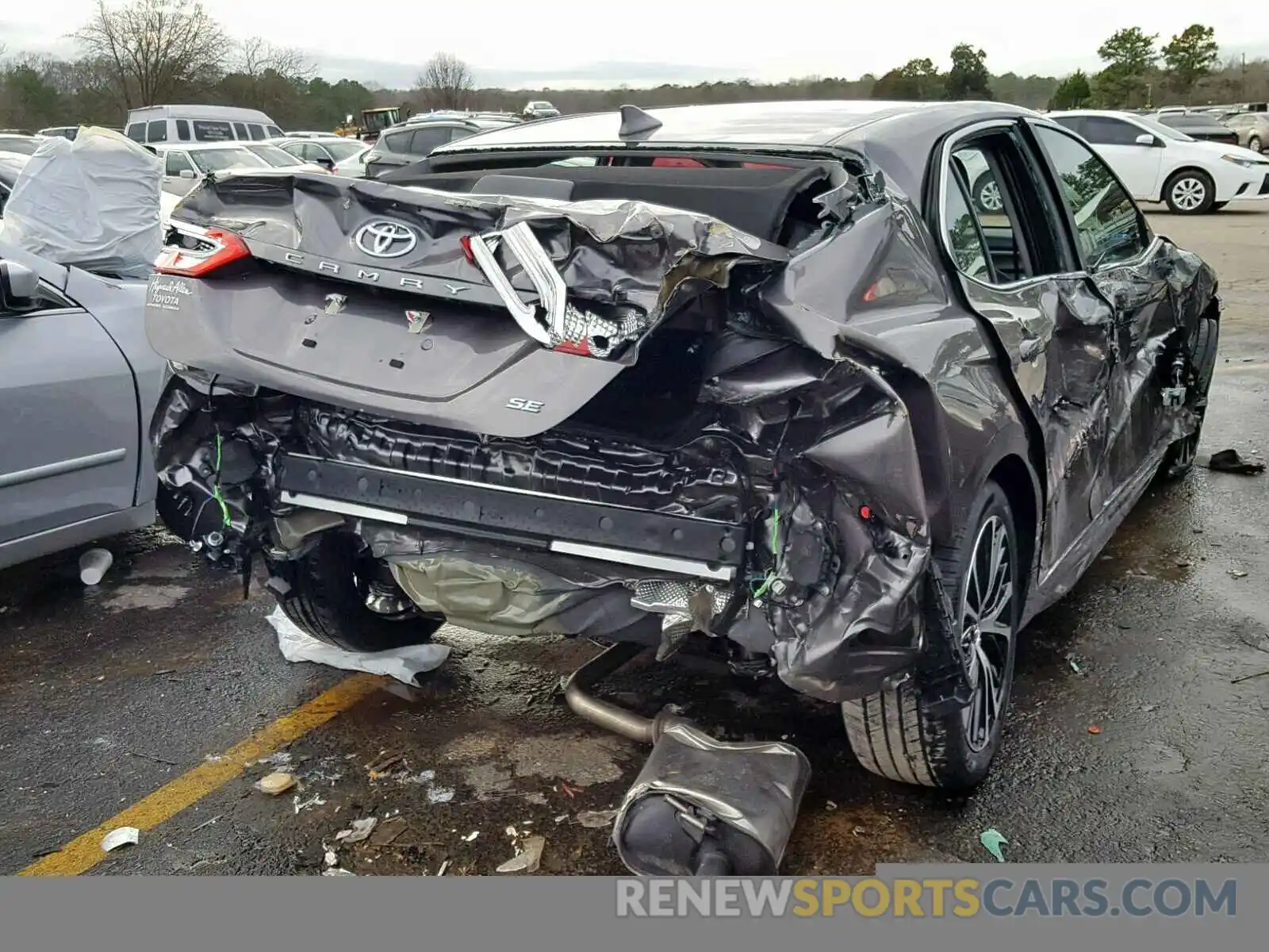 4 Photograph of a damaged car 4T1B11HK0KU723906 TOYOTA CAMRY 2019