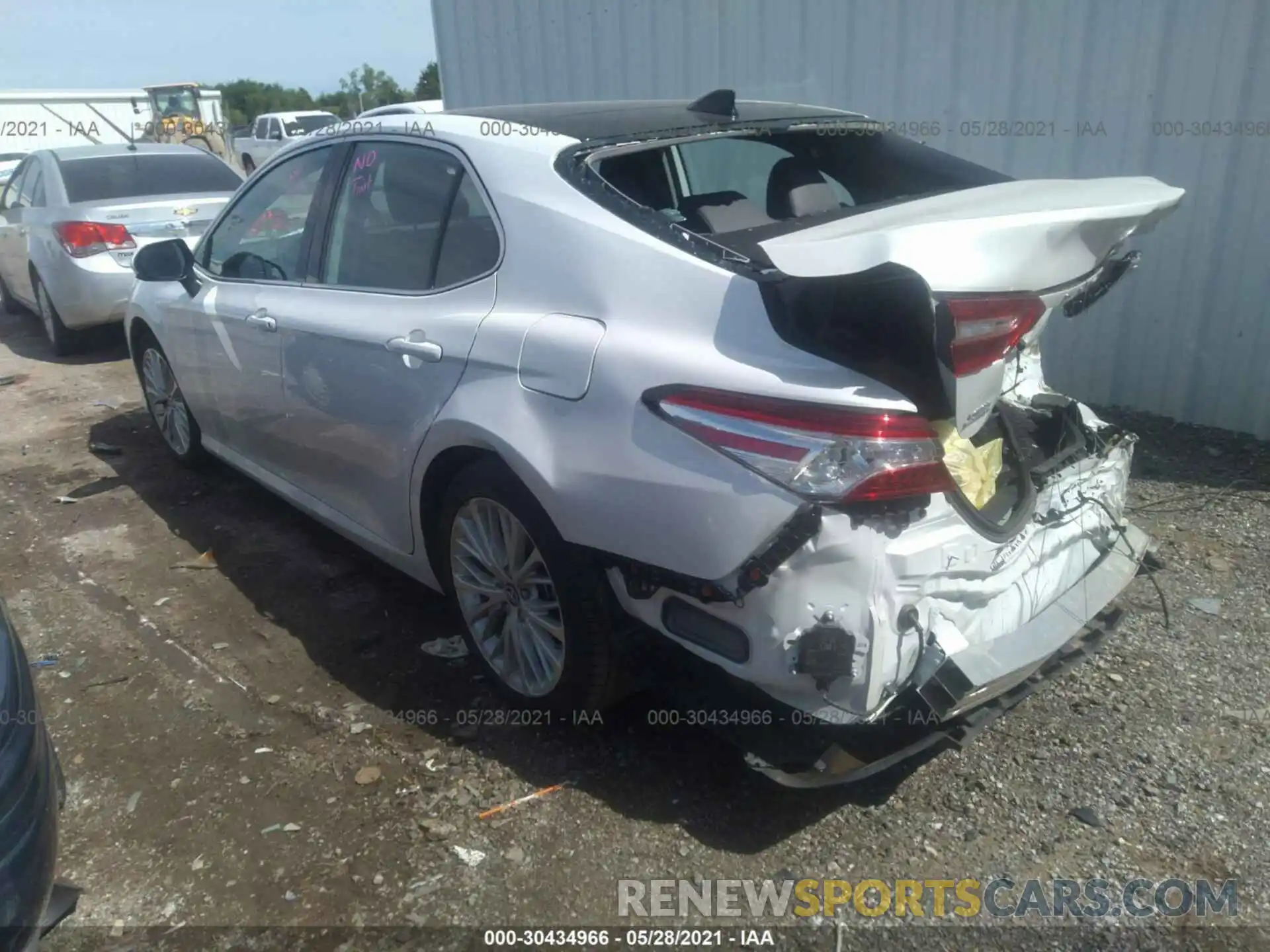 3 Photograph of a damaged car 4T1B11HK0KU724067 TOYOTA CAMRY 2019