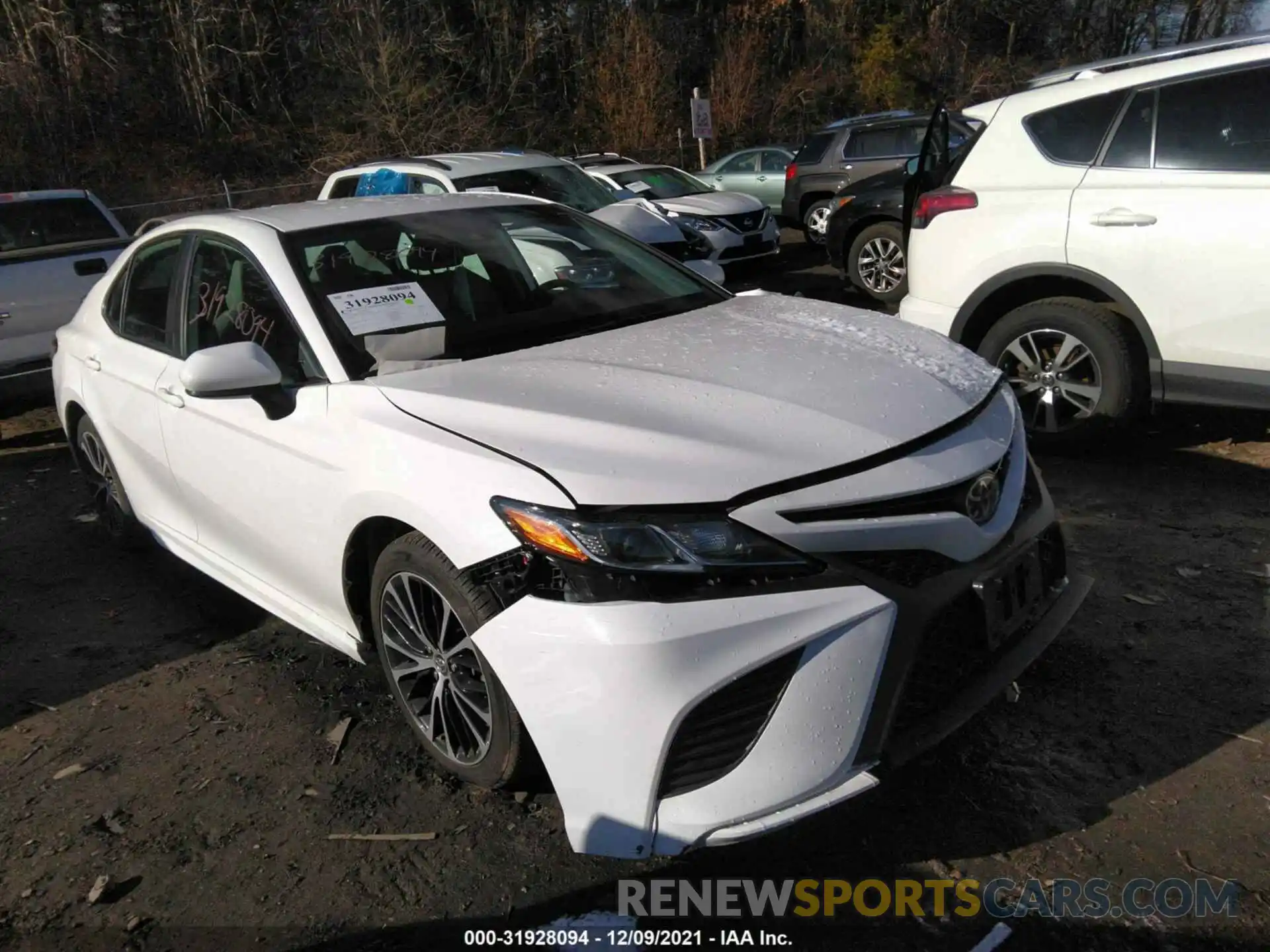 1 Photograph of a damaged car 4T1B11HK0KU726899 TOYOTA CAMRY 2019