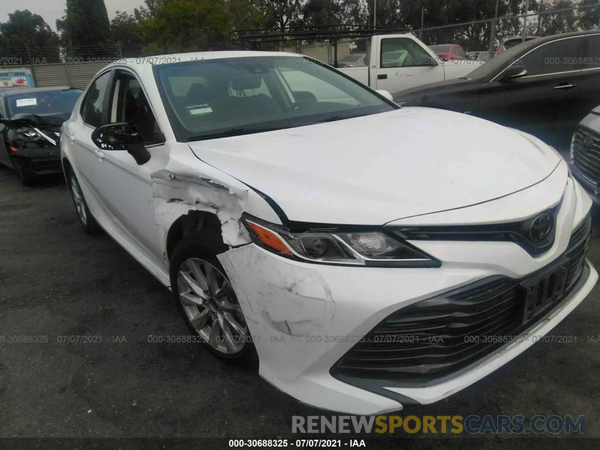 6 Photograph of a damaged car 4T1B11HK0KU728412 TOYOTA CAMRY 2019