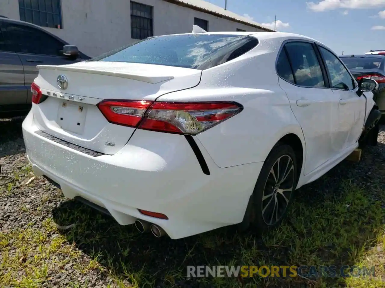 4 Photograph of a damaged car 4T1B11HK0KU728748 TOYOTA CAMRY 2019