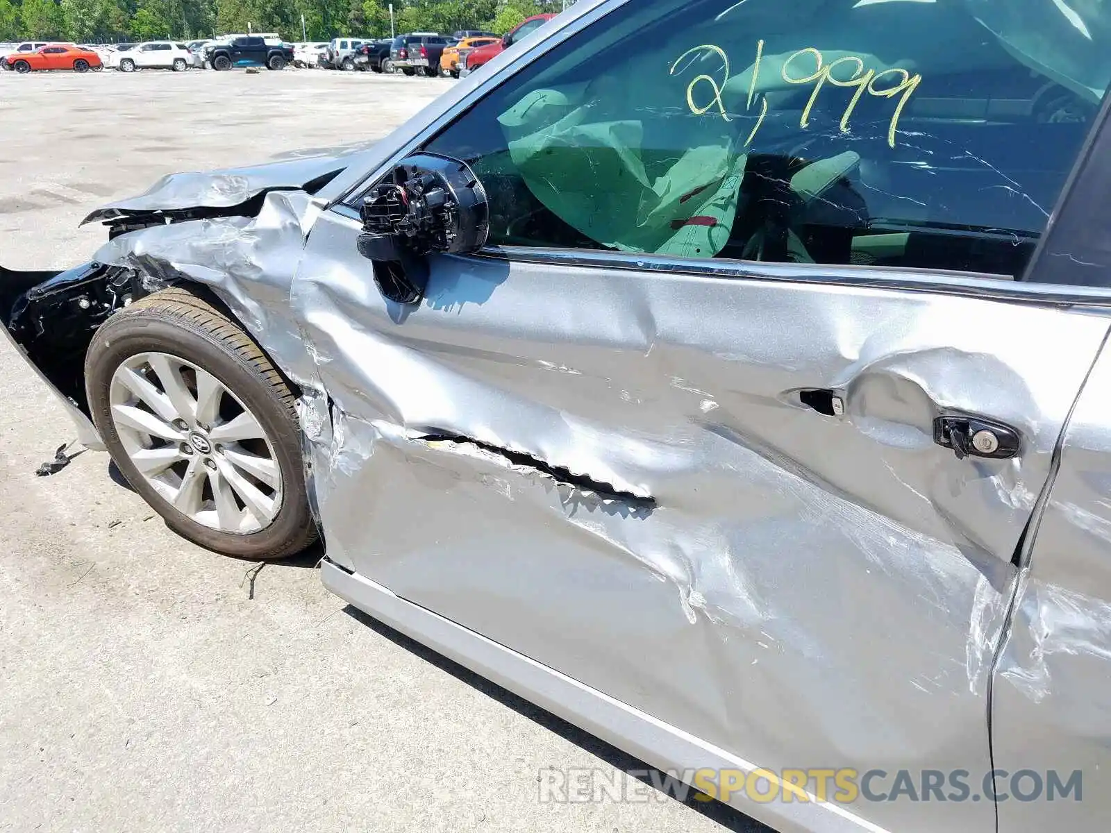 9 Photograph of a damaged car 4T1B11HK0KU729740 TOYOTA CAMRY 2019