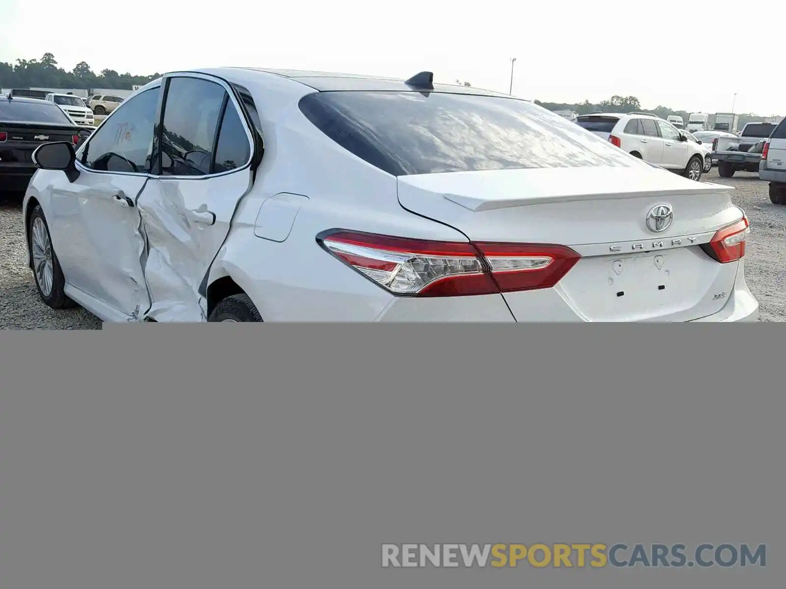 3 Photograph of a damaged car 4T1B11HK0KU733920 TOYOTA CAMRY 2019