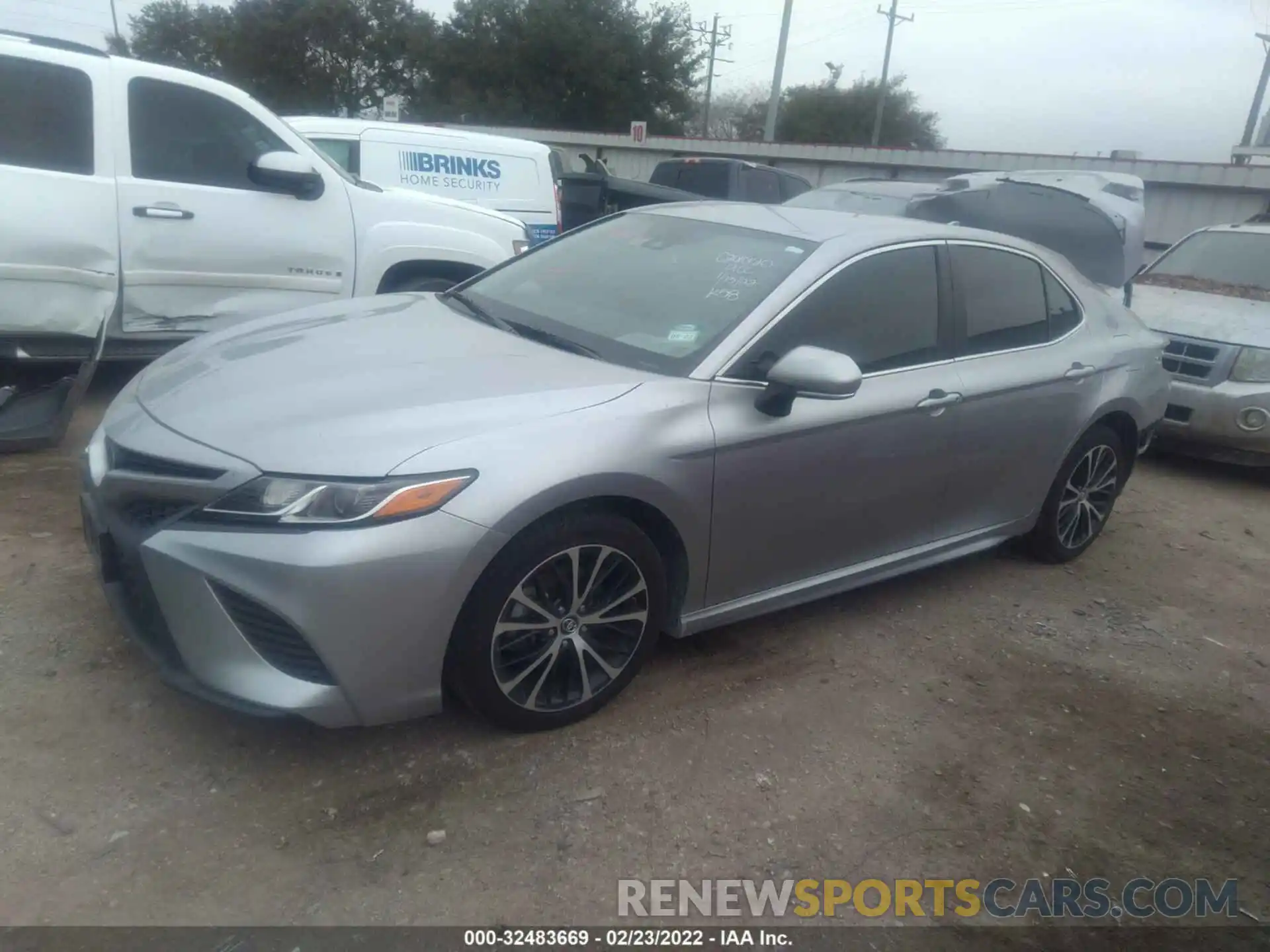 2 Photograph of a damaged car 4T1B11HK0KU736297 TOYOTA CAMRY 2019