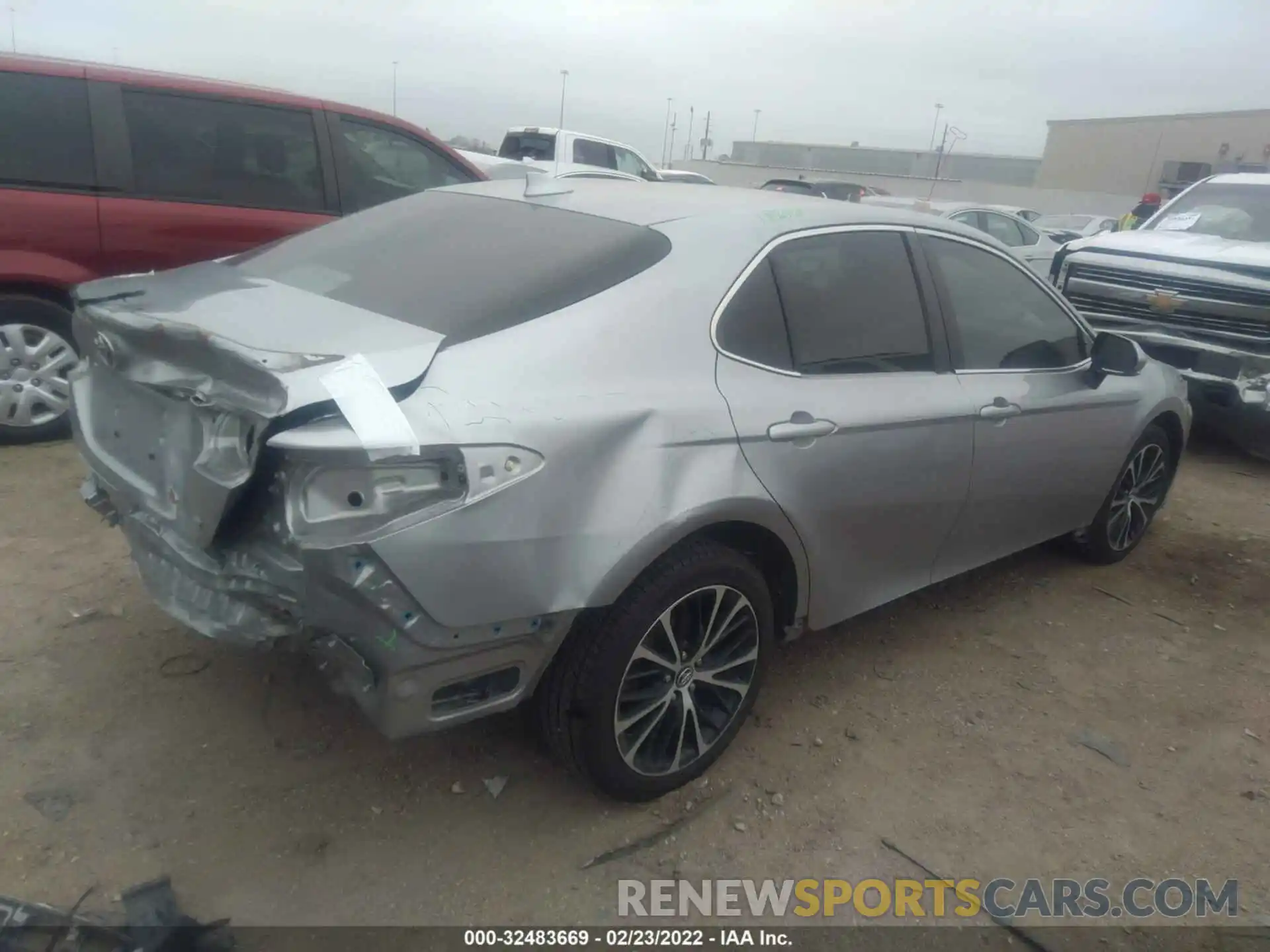 4 Photograph of a damaged car 4T1B11HK0KU736297 TOYOTA CAMRY 2019