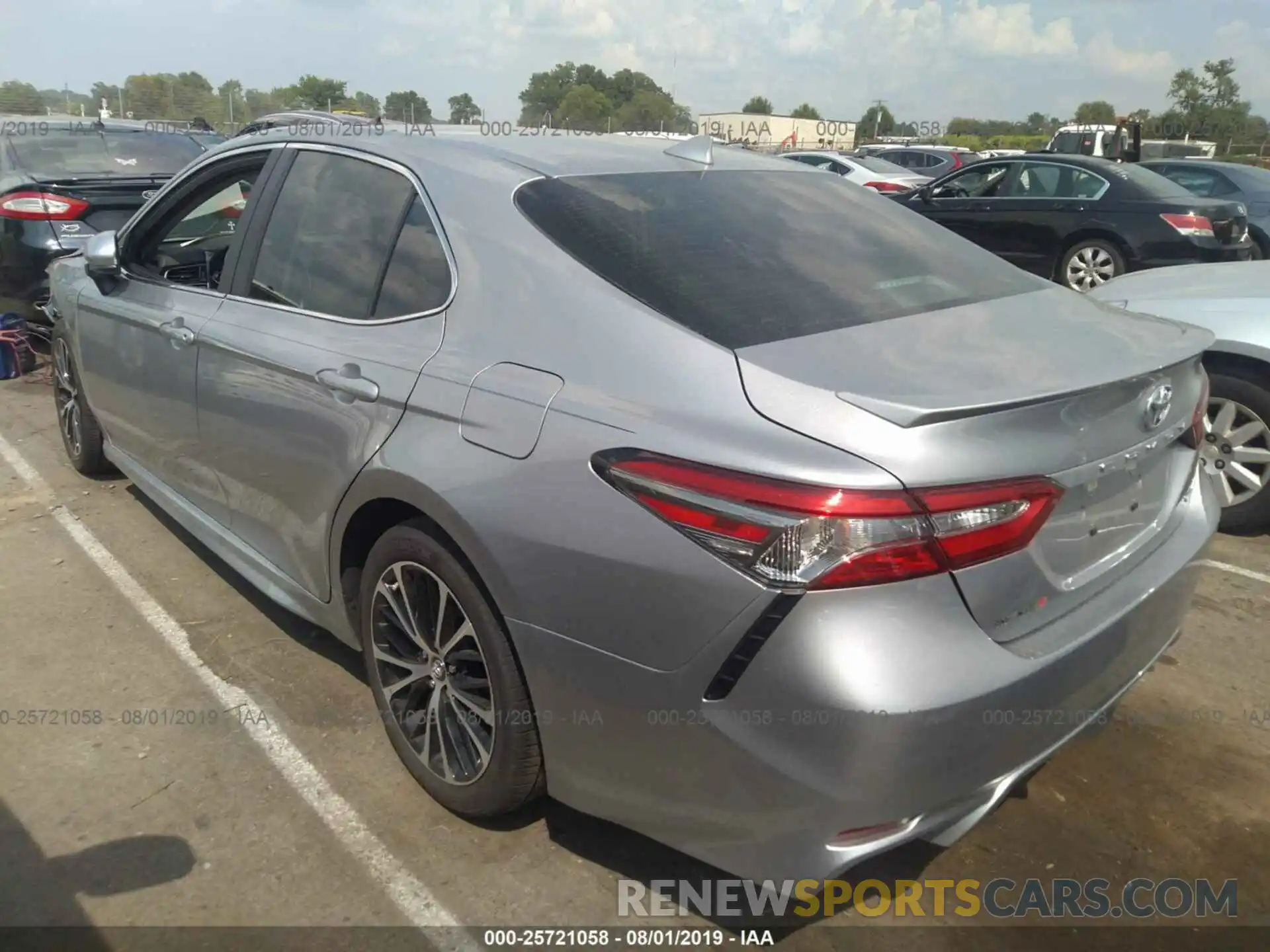 3 Photograph of a damaged car 4T1B11HK0KU738115 TOYOTA CAMRY 2019