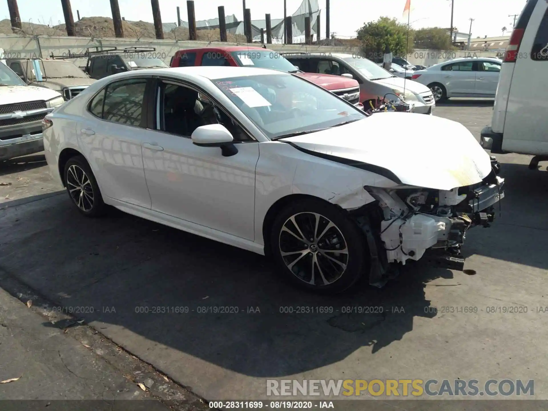 1 Photograph of a damaged car 4T1B11HK0KU740821 TOYOTA CAMRY 2019