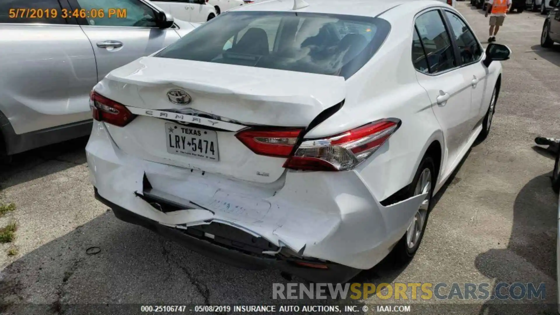 16 Photograph of a damaged car 4T1B11HK0KU742634 TOYOTA CAMRY 2019