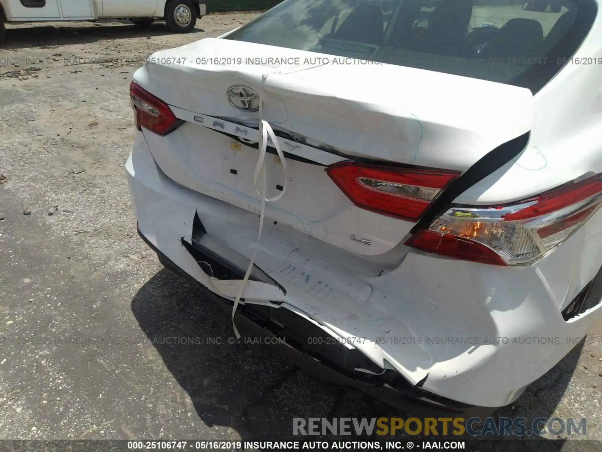 6 Photograph of a damaged car 4T1B11HK0KU742634 TOYOTA CAMRY 2019