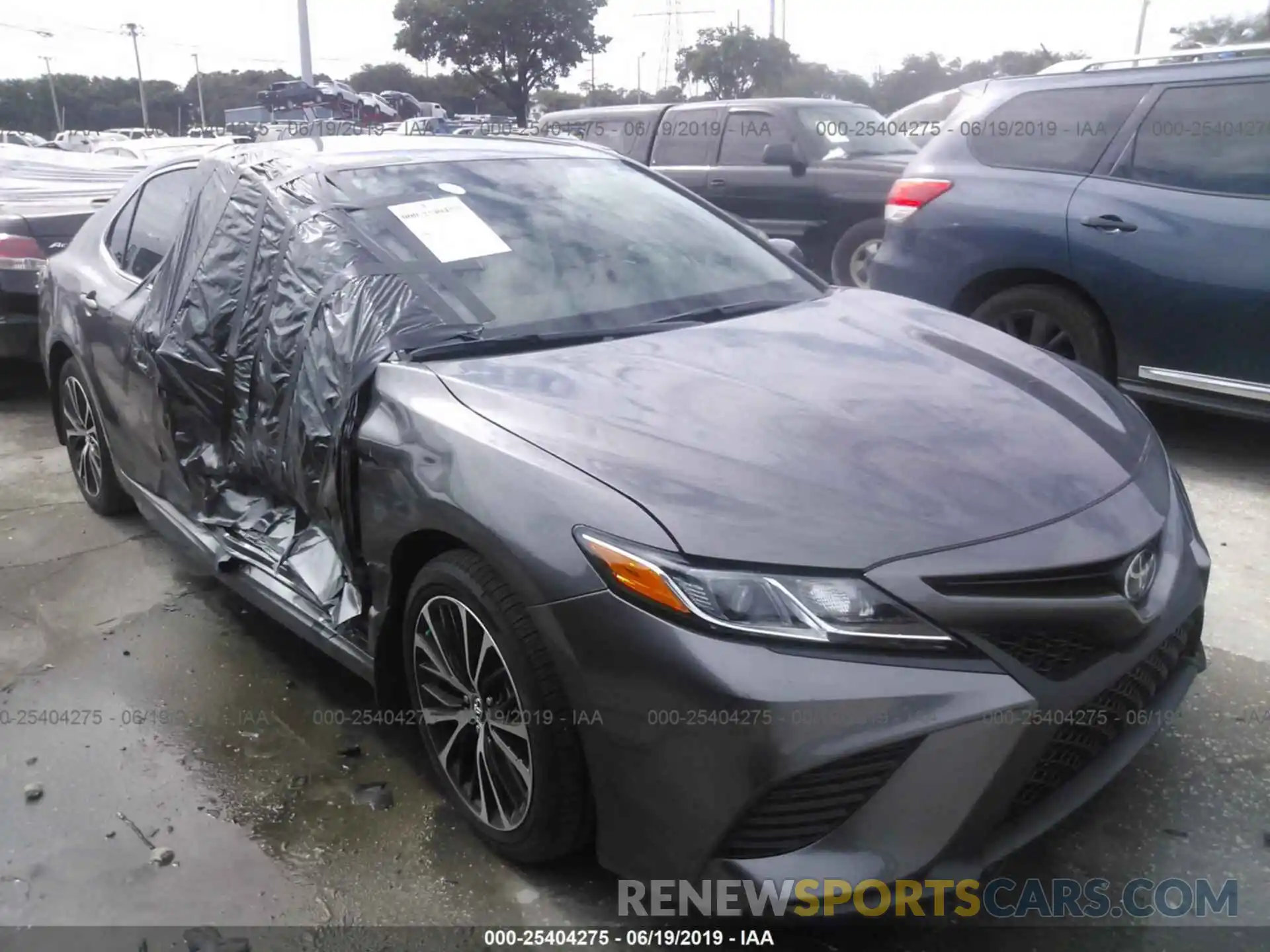 1 Photograph of a damaged car 4T1B11HK0KU743198 TOYOTA CAMRY 2019