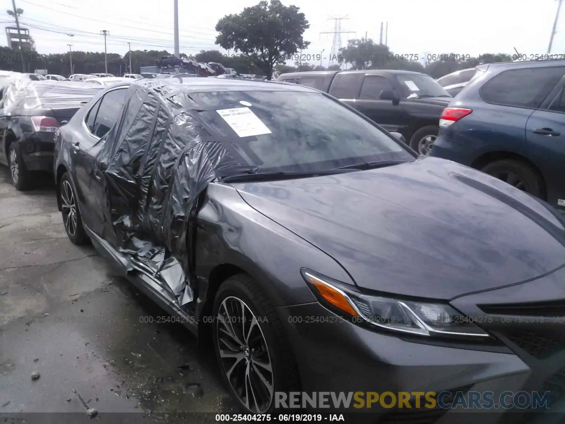 6 Photograph of a damaged car 4T1B11HK0KU743198 TOYOTA CAMRY 2019