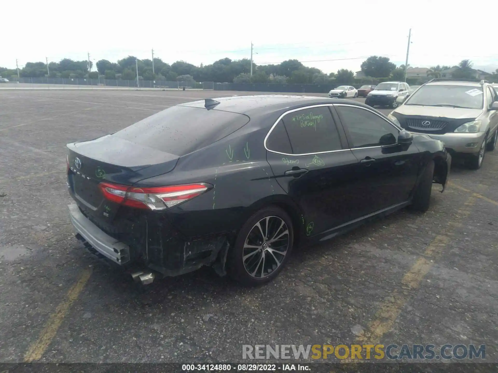 4 Photograph of a damaged car 4T1B11HK0KU744108 TOYOTA CAMRY 2019