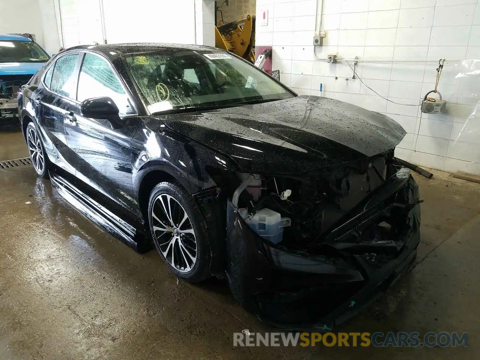 1 Photograph of a damaged car 4T1B11HK0KU744254 TOYOTA CAMRY 2019