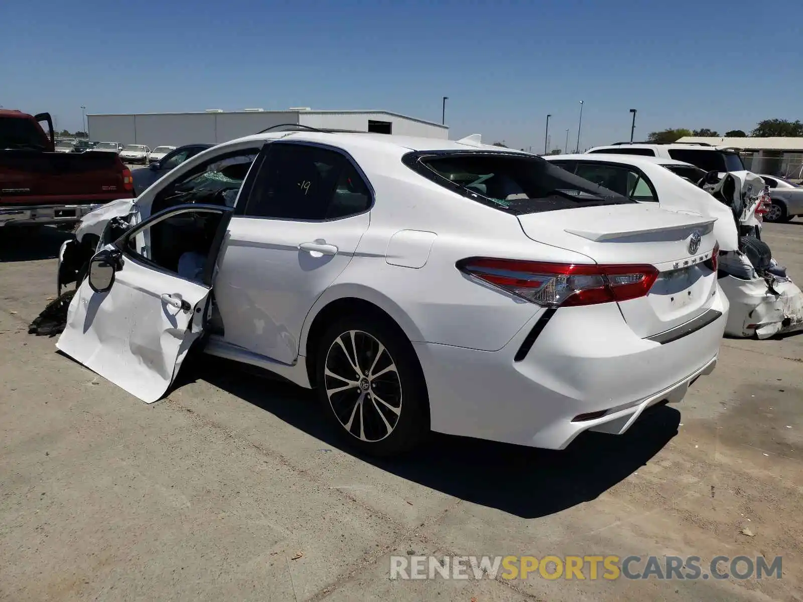 3 Photograph of a damaged car 4T1B11HK0KU744951 TOYOTA CAMRY 2019