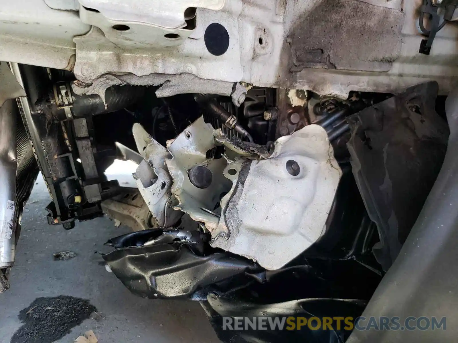 9 Photograph of a damaged car 4T1B11HK0KU744951 TOYOTA CAMRY 2019