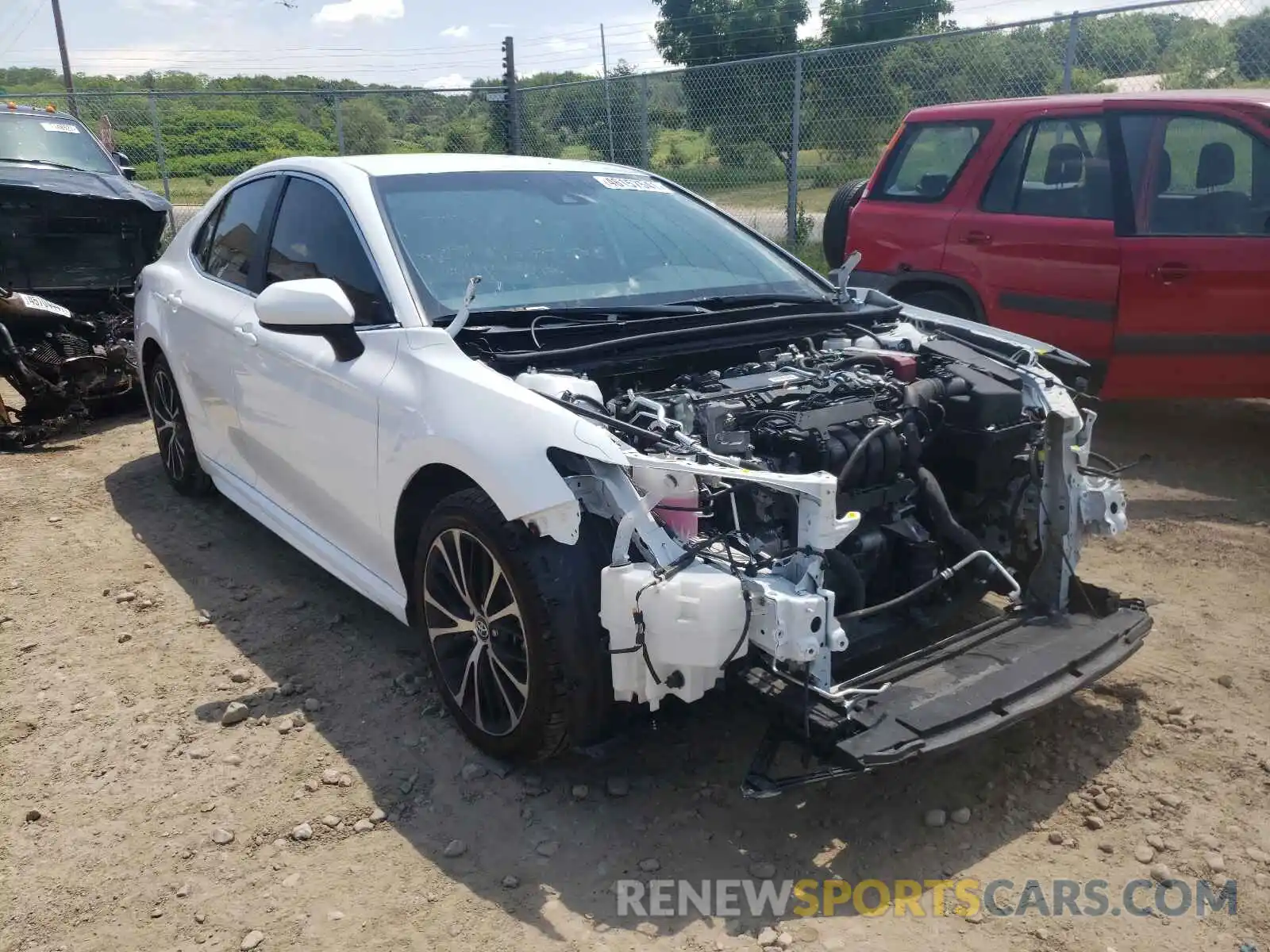 1 Photograph of a damaged car 4T1B11HK0KU745517 TOYOTA CAMRY 2019