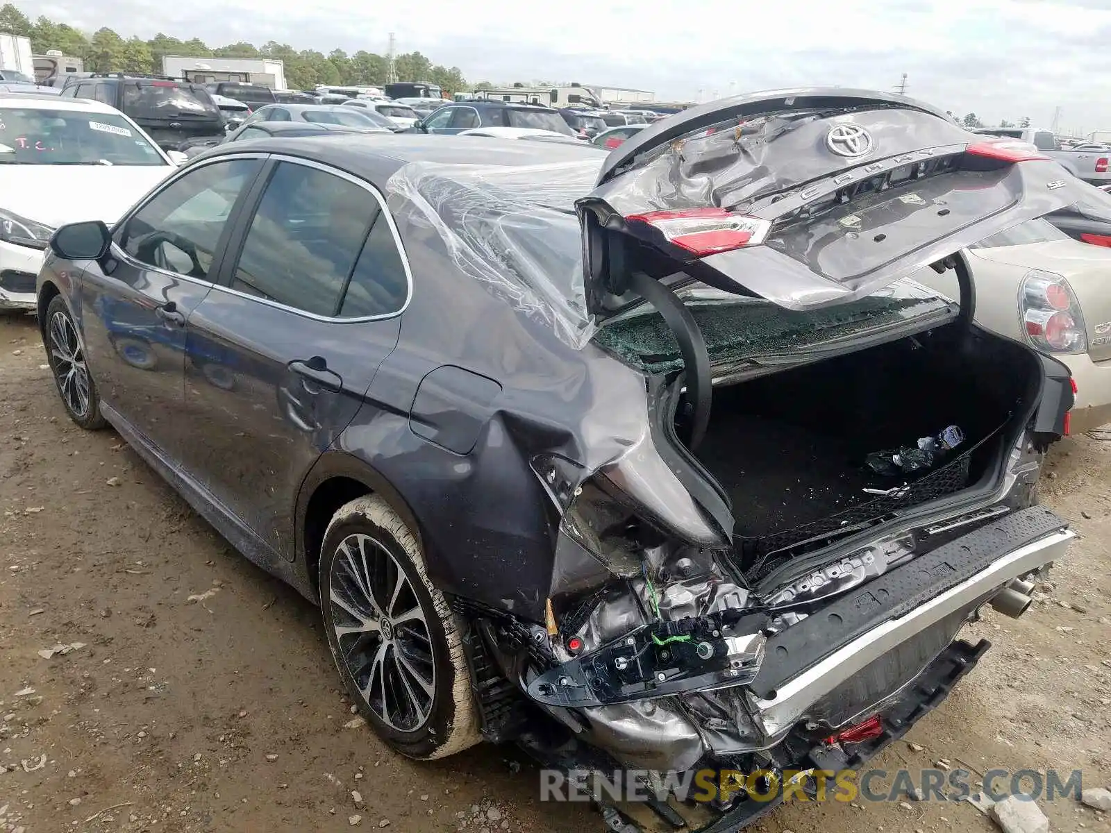 3 Photograph of a damaged car 4T1B11HK0KU745579 TOYOTA CAMRY 2019