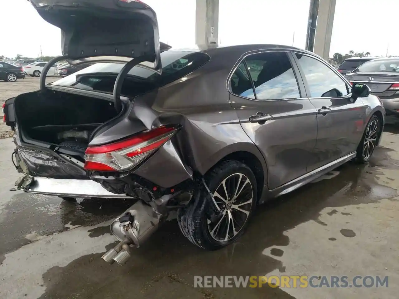 4 Photograph of a damaged car 4T1B11HK0KU745629 TOYOTA CAMRY 2019