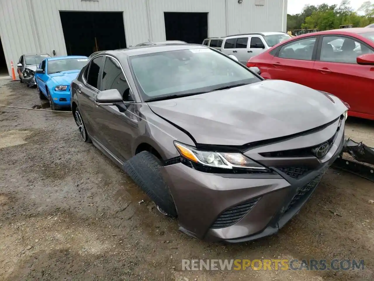 1 Photograph of a damaged car 4T1B11HK0KU747333 TOYOTA CAMRY 2019