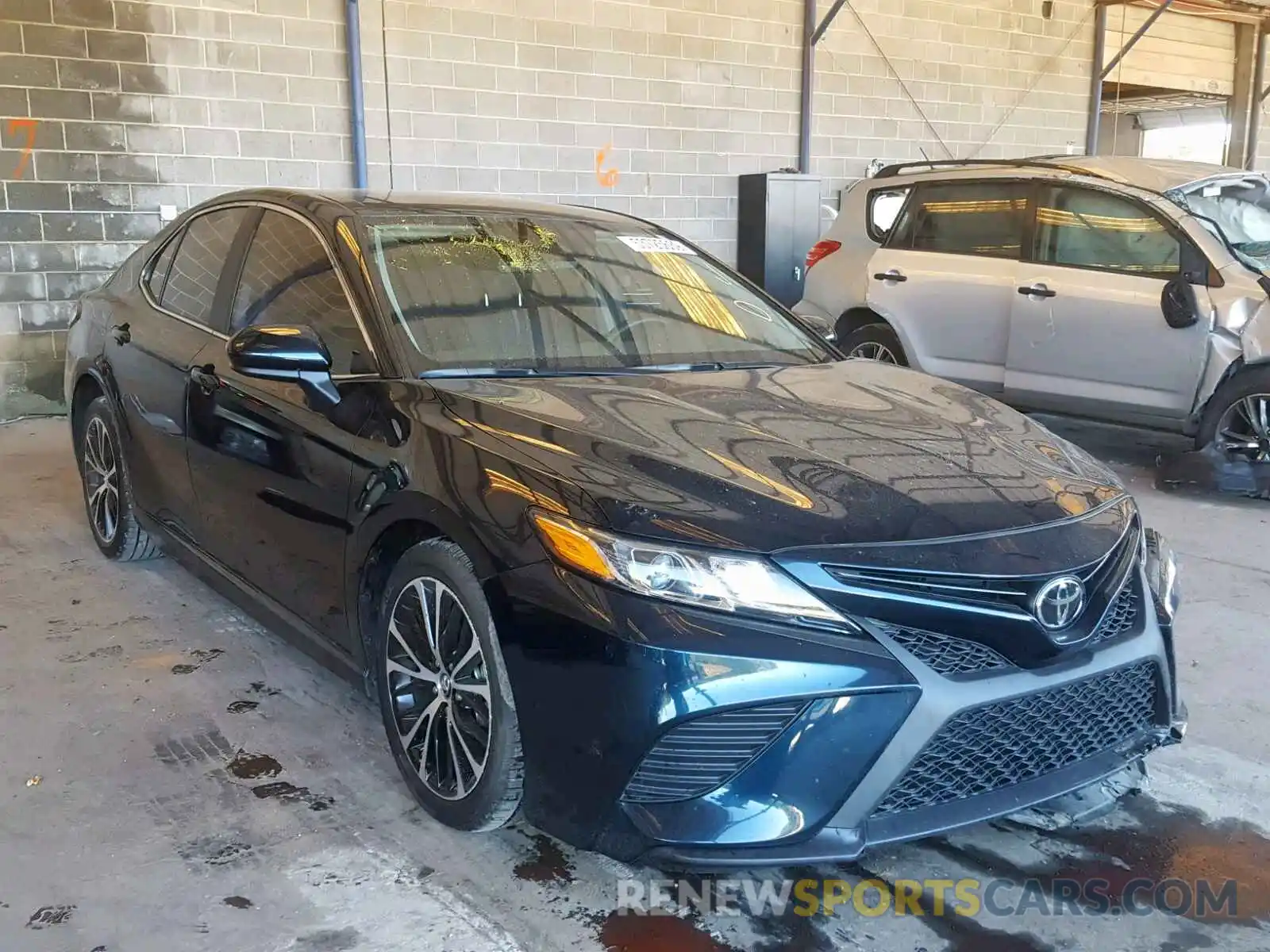 1 Photograph of a damaged car 4T1B11HK0KU749258 TOYOTA CAMRY 2019